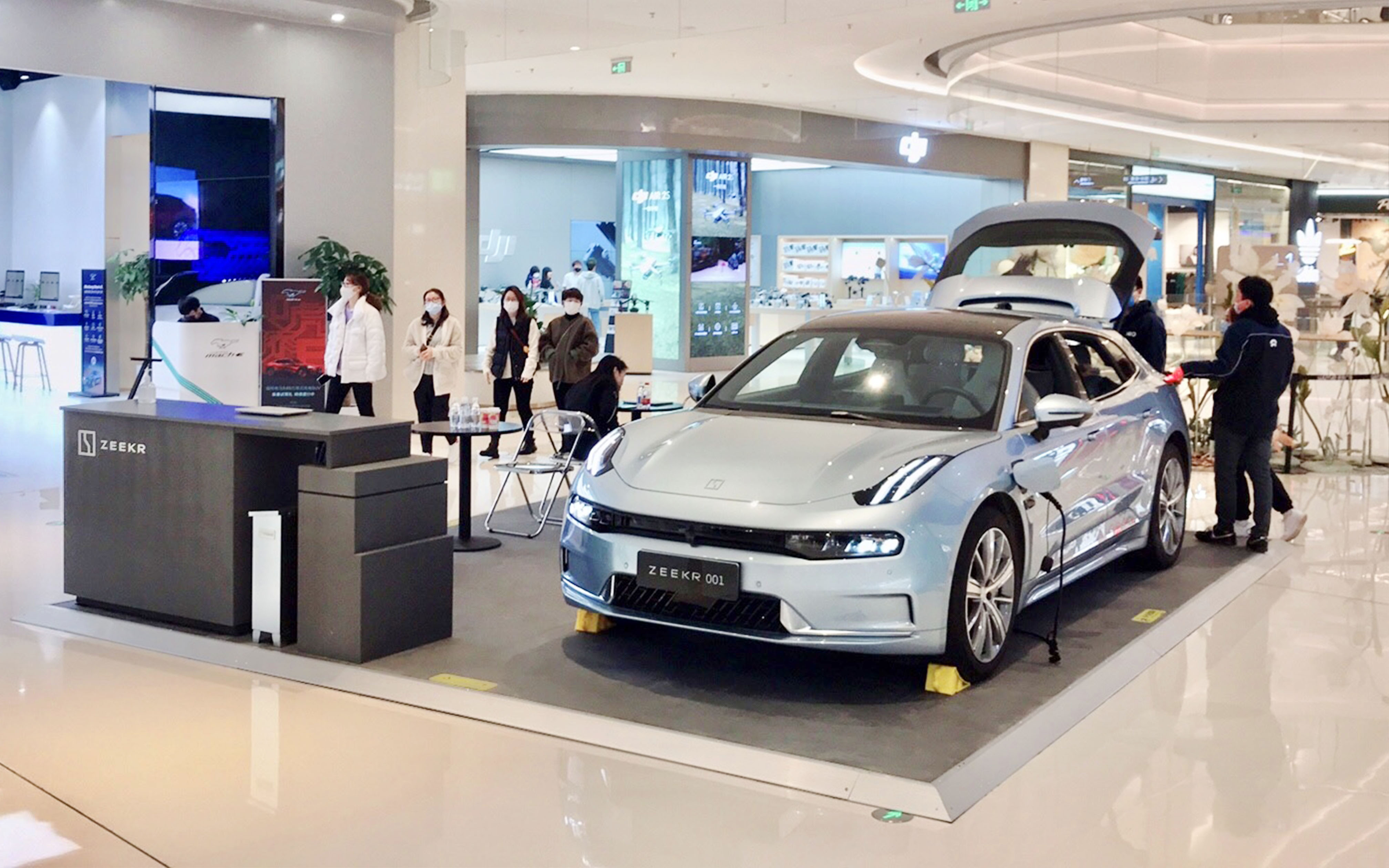 极氪汽车 X 南京建邺吾悦广场  