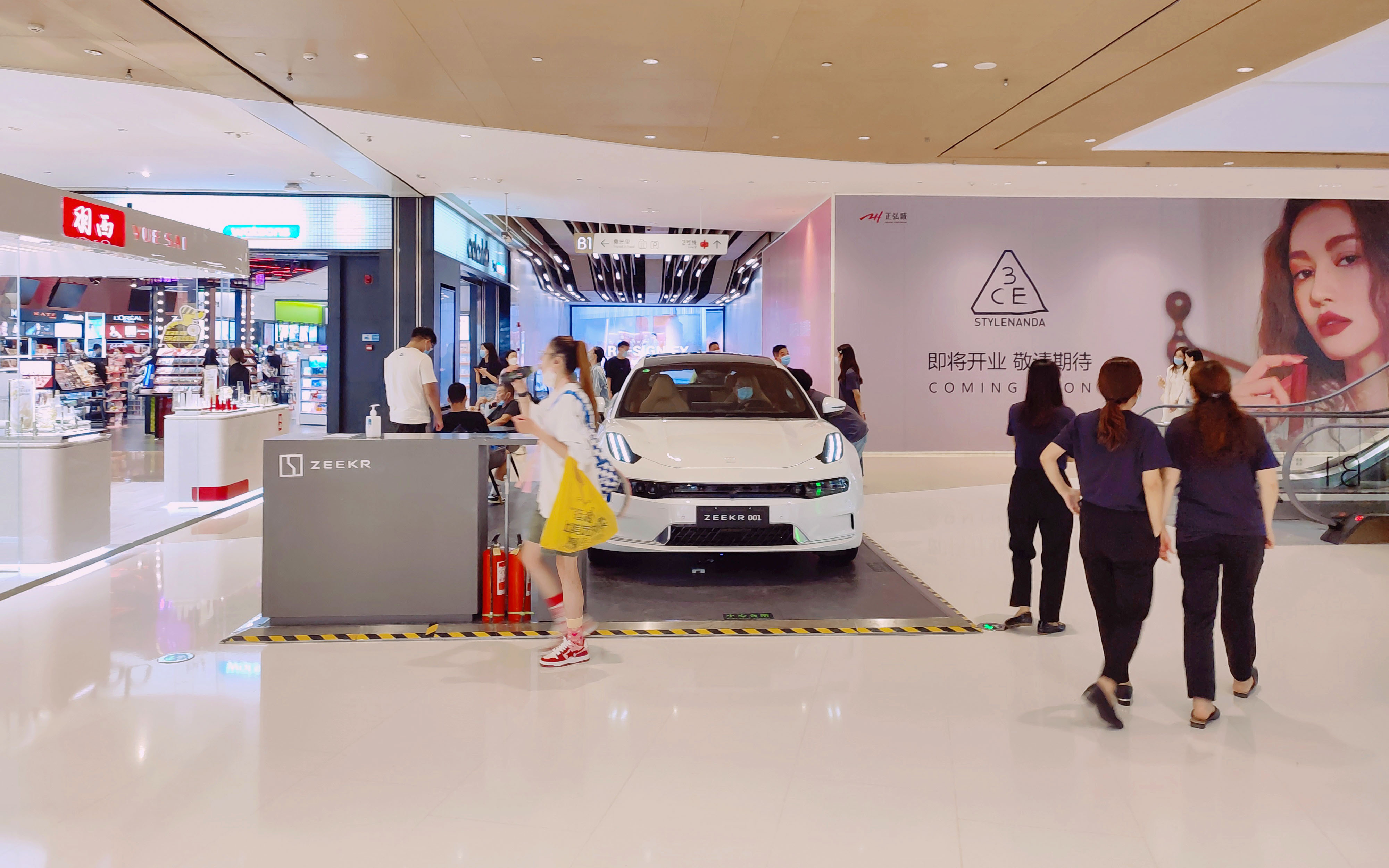 极氪汽车  X  郑州正弘城  