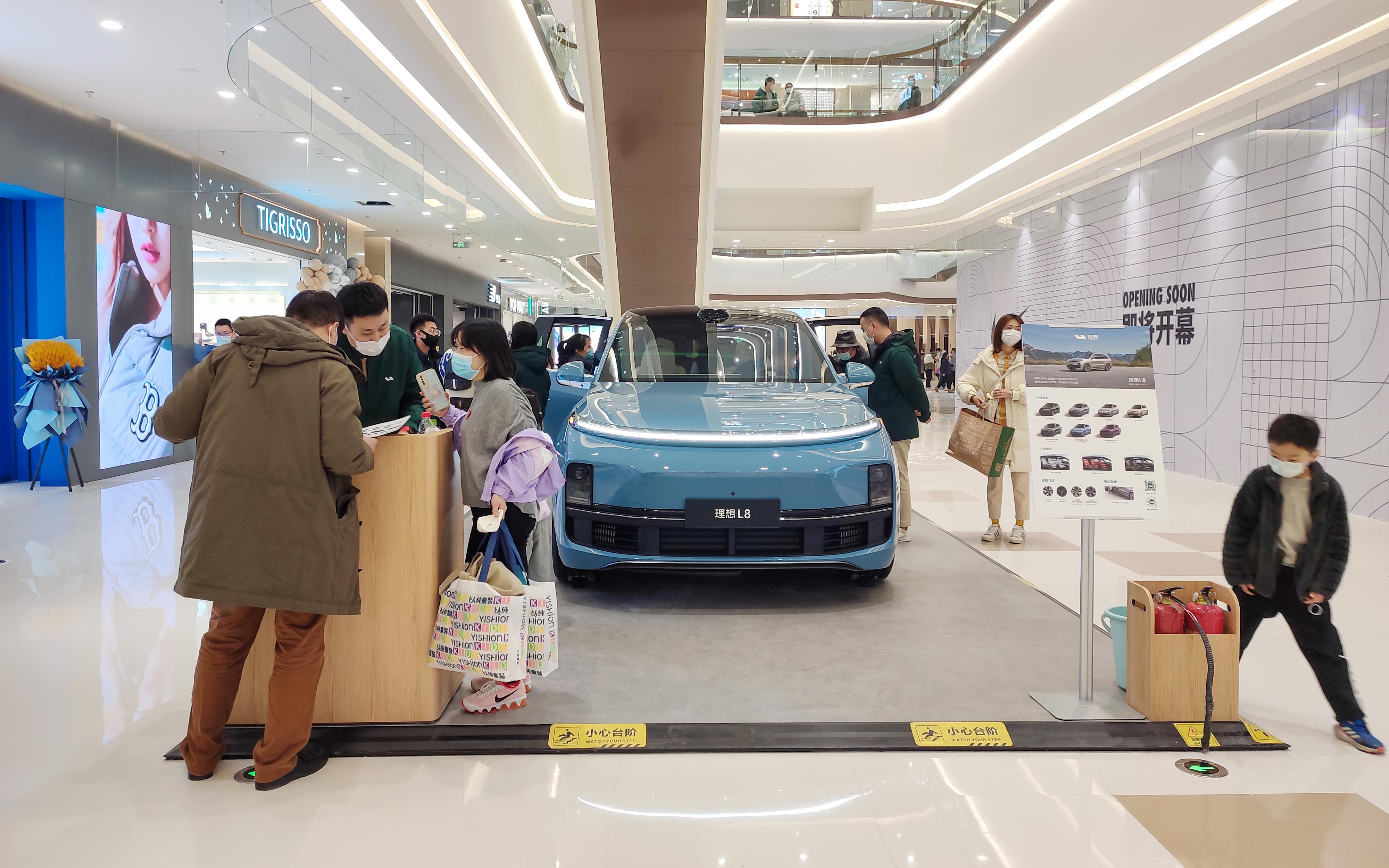 理想汽车  X   成都三利爱琴海购物公园 