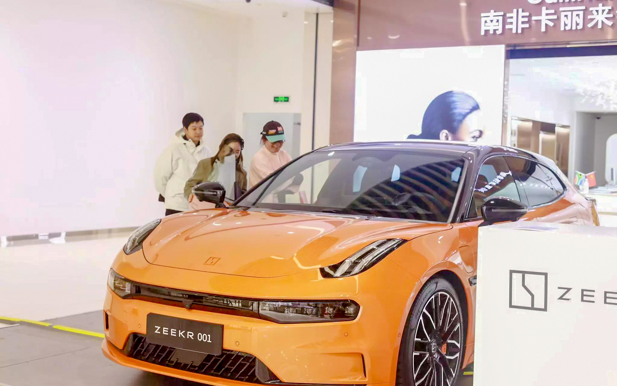 极氪汽车  X  湖州东吴银泰城  