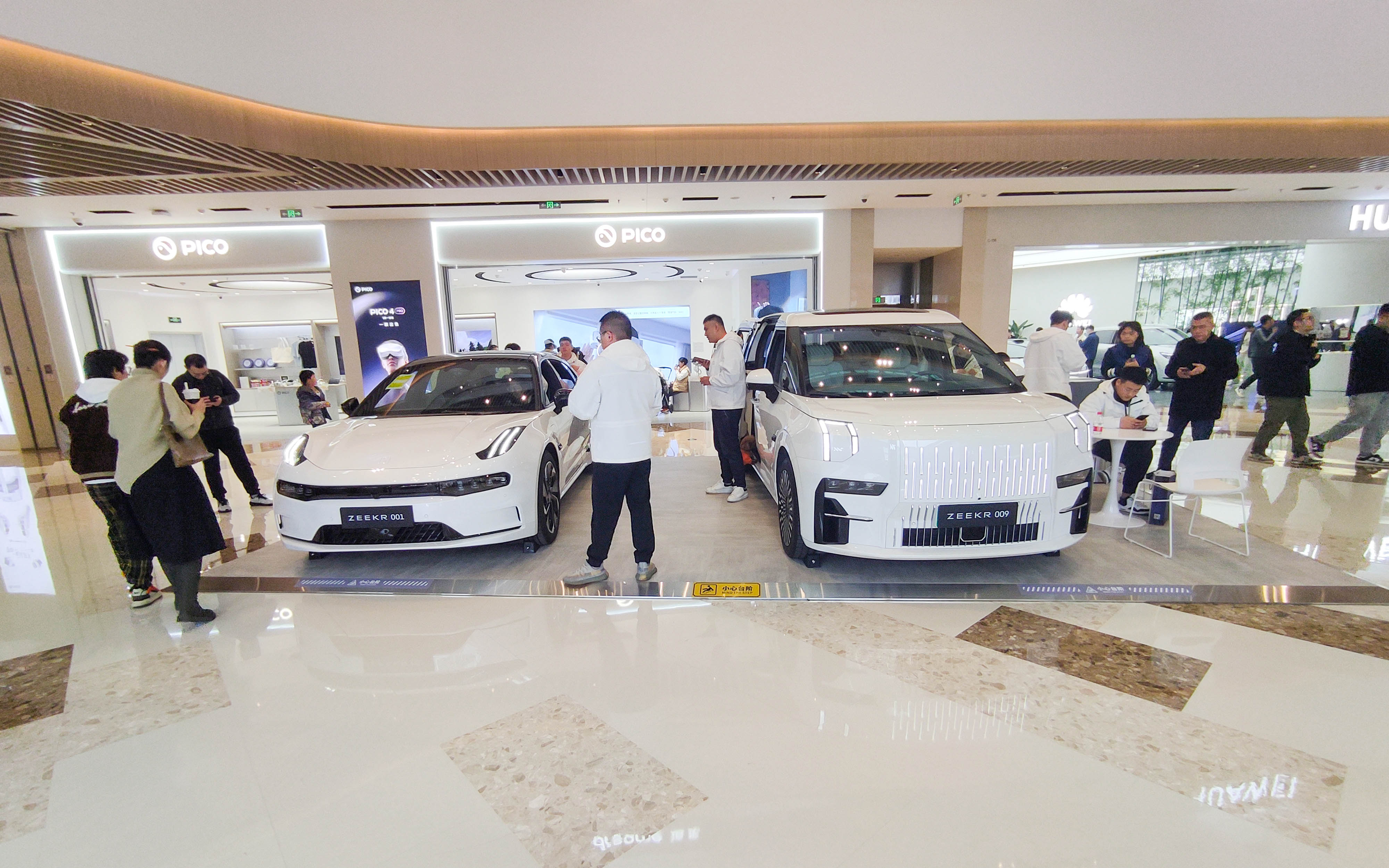 极氪汽车  X  成都万象城  