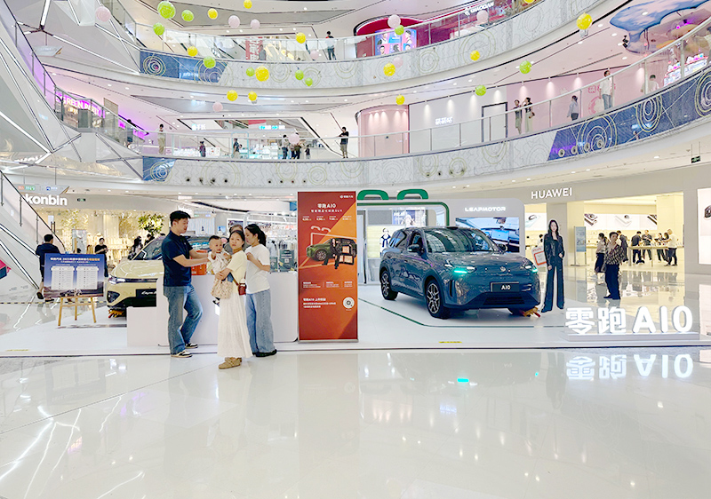 零跑汽车 X 南宁安吉万达广场